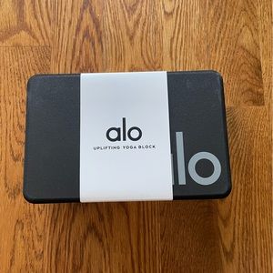 NEW WITH TAGS Alo Yoga Uplifting Yoga Block in Black/Silver